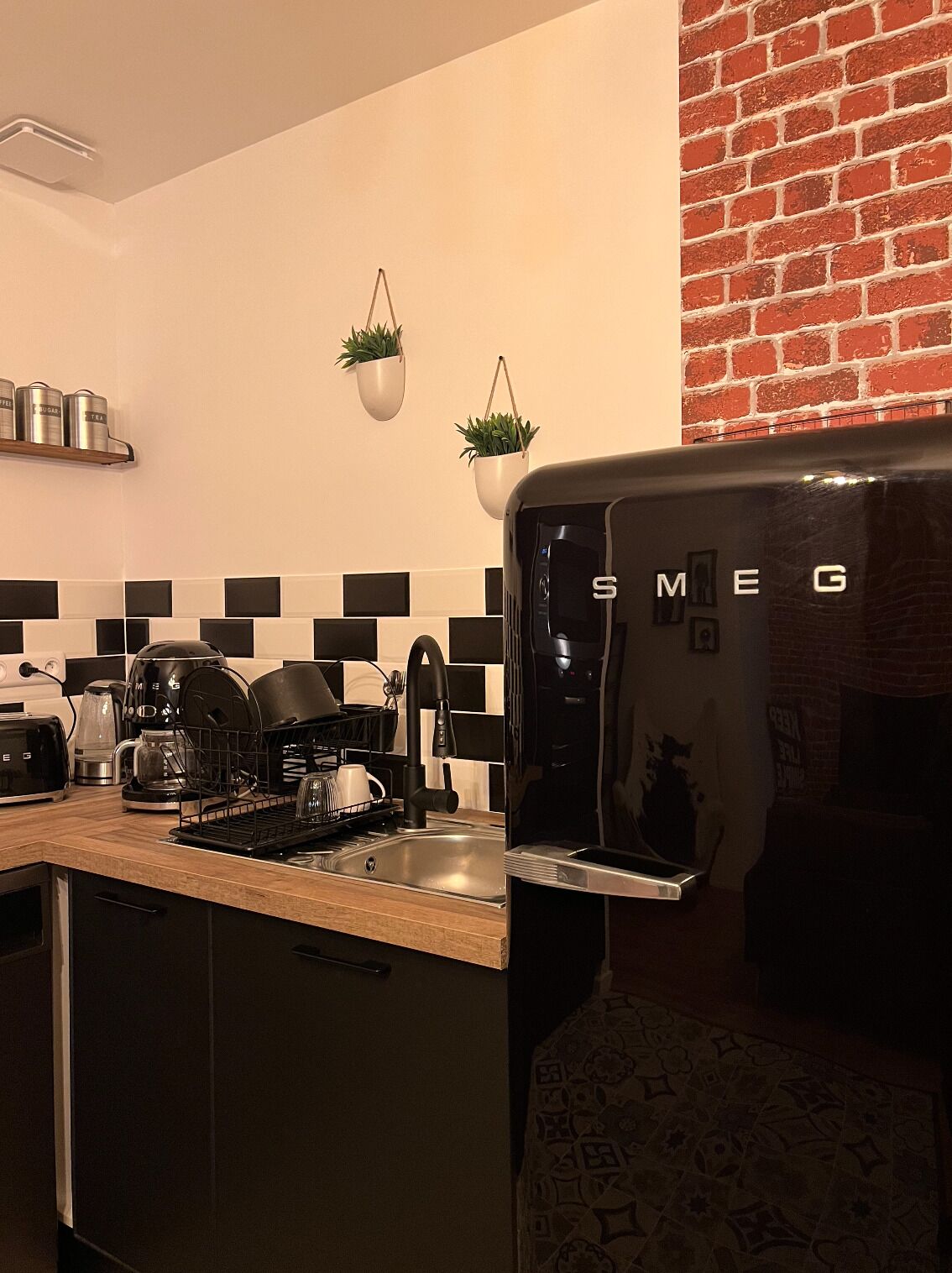 Kylskåp, mikrovågsugn, ugn och spishäll