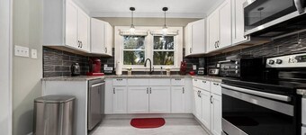 Large “Maple Cottage” in Beautiful Gastonia Area