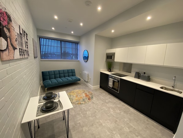 Deluxe Apartment, Accessible, Ensuite | Lounge