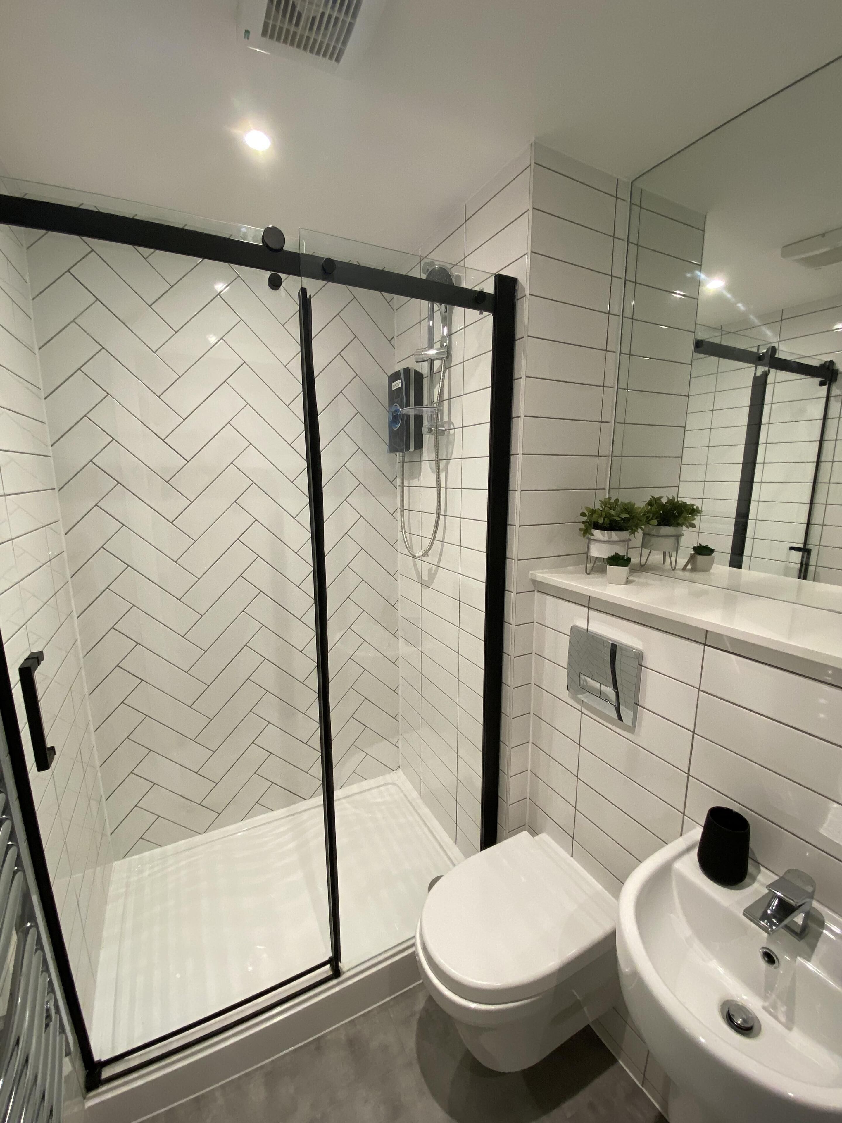 Deluxe Apartment, Accessible, Ensuite | Bathroom