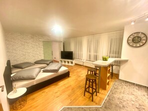 2 dormitorios, cuna de viaje, wifi gratis y ropa de cama