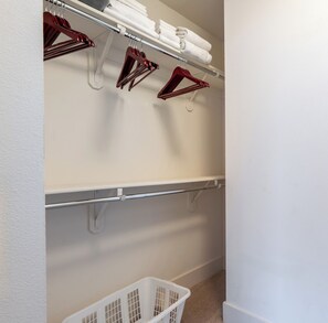 Interior - Luxury One Bedroom with Full-Service Amenities (Mountain View)