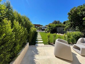 Property grounds - Nice apartment in villa for 2 guests with A/C, pool, TV and terrace (San Teodoro)