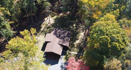Secluded-Hot Tub-Fire Pit-Fiber internet-Near the Gorge & Parks-Pet Friendly