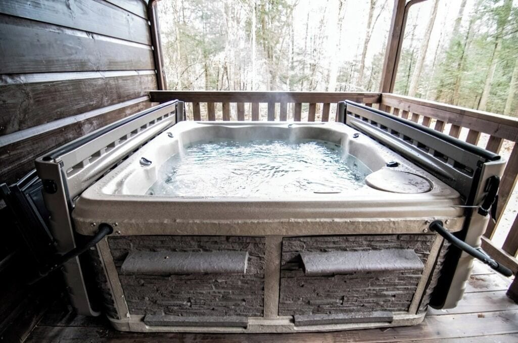 Bañera de hidromasaje al aire libre