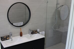 Combined shower/tub, hair dryer, towels, soap