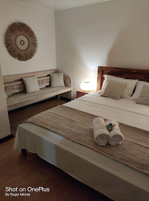 4 chambres, fer et planche à repasser, lit parapluie, Wi-Fi gratuit