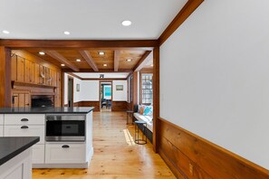 Kylskåp, mikrovågsugn, ugn och spishäll