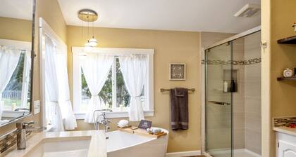 Coracao do Mar has a BRAND NEW hot tub for the perfect coastal getaway!