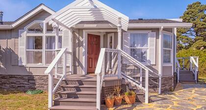 Coracao do Mar has a BRAND NEW hot tub for the perfect coastal getaway!