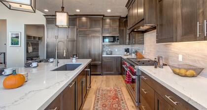 Great Location & Luxe Amenities - Hot Tub, Media Room!