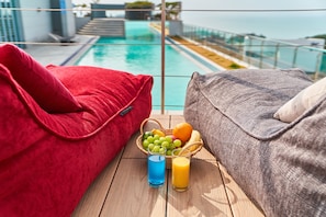 Outdoor pool, open 3:00 PM to 9:00 PM, sun loungers - JN Park Hotel (Incheon)