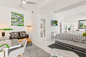 3 habitaciones, escritorio, tabla de planchar con plancha y wifi gratis