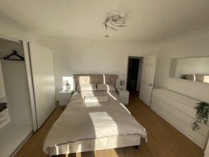 2 makuuhuonetta, silitysrauta/-lauta, Wi-Fi, vuodevaatteet