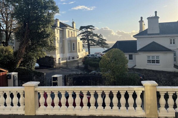 Property grounds - Newcourt Heights Sleeps 4 with Balcony (Torquay)