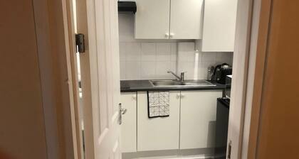 1 bed Studio - Sleeps 2 - Free Parking