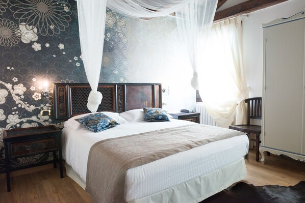 14 chambres, fer et planche à repasser, Wi-Fi, draps fournis