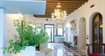 Stunning 15-Bed Villa in Dolo, close to Venice, IT