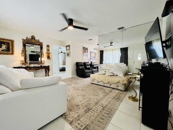 3 bedrooms, in-room safe, iron/ironing board, WiFi