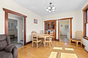 Dining - Uptown Butte Relaxing Retreat. (Butte)