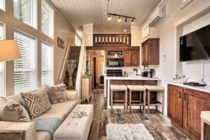 Smart TV, fireplace, DVD player