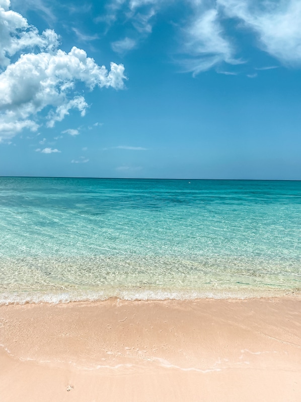 Plage, chaises longues, serviettes de plage