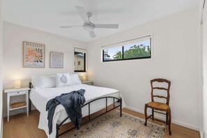3 bedrooms, iron/ironing board, WiFi - Coastal Retreat - Modern beach house at Murramarang South Coast Walk. (Kioloa)