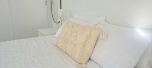 6 bedrooms, iron/ironing board, WiFi, bed sheets