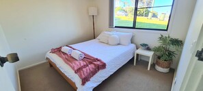 6 bedrooms, iron/ironing board, WiFi, bed sheets