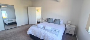 6 chambres, fer et planche à repasser, Wi-Fi, draps fournis