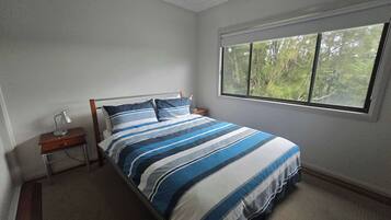 4 bedrooms, iron/ironing board