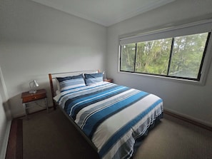 4 Schlafzimmer, Bügeleisen/Bügelbrett