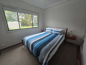 4 bedrooms, iron/ironing board - Bawley Backyard Haven (Bawley Point)