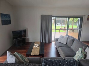 Televisie en een open haard
