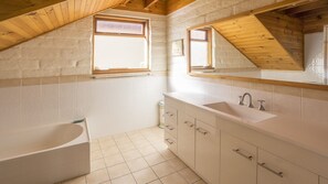 Combined shower/bathtub