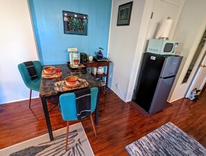 Fridge, microwave, coffee/tea maker, electric kettle