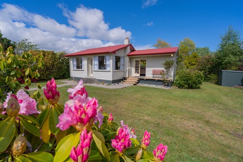 Rustlein Cottage - Te Anau Holiday Home