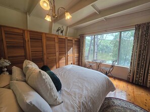 2 makuuhuonetta, silitysrauta/-lauta, vuodevaatteet