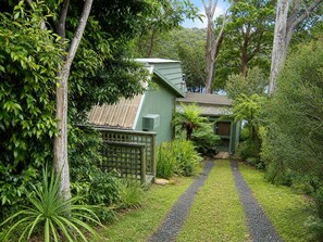 Property grounds - Cottage On The Lake (Burrill Lake)