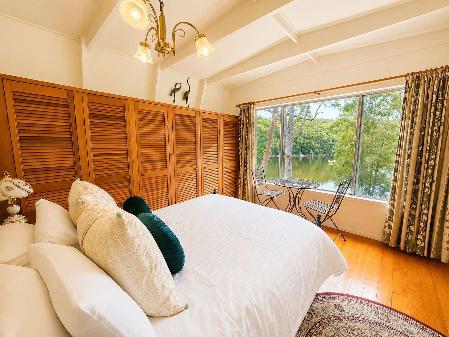2 bedrooms, iron/ironing board, bed sheets
