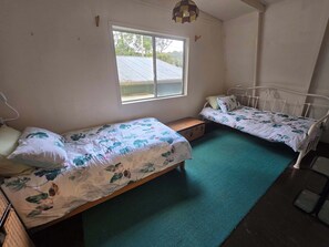 2 chambres, fer et planche Ă repasser, draps fournis