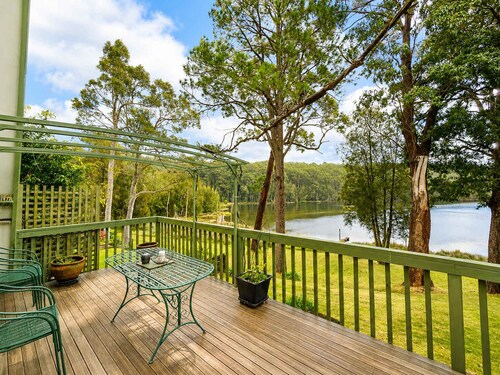 Cottage On The Lake