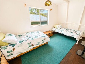 2 bedrooms, iron/ironing board, bed sheets