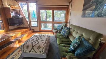 2 bedrooms, iron/ironing board, bed sheets