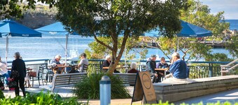 Cottage on the Lake - peaceful Burrill Lake escape