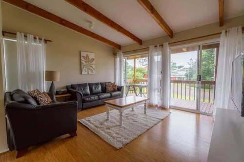 Summer Beach House - Pet-friendly Kioloa beach house near sand & surf