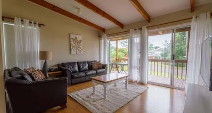 Summer Beach House - Pet-friendly Kioloa beach house near sand & surf