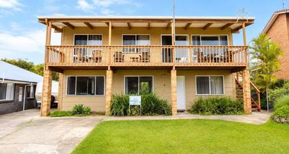 Summer Beach House - Pet-friendly Kioloa beach house near sand & surf