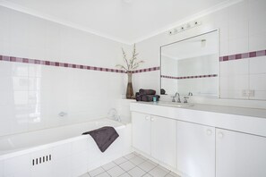 Baignoire, serviettes fournies