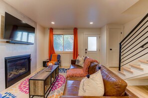TV, fireplace